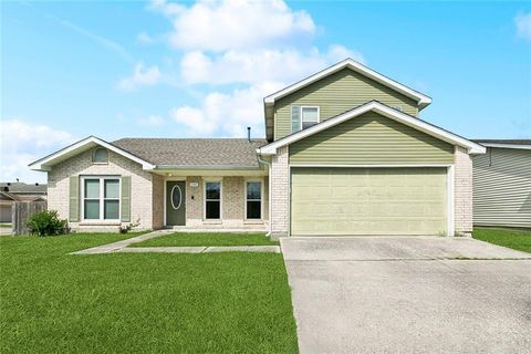 2405 AVE MONT MARTRE Gretna LA 70056