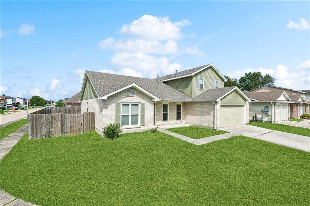 2405 AVE MONT MARTRE