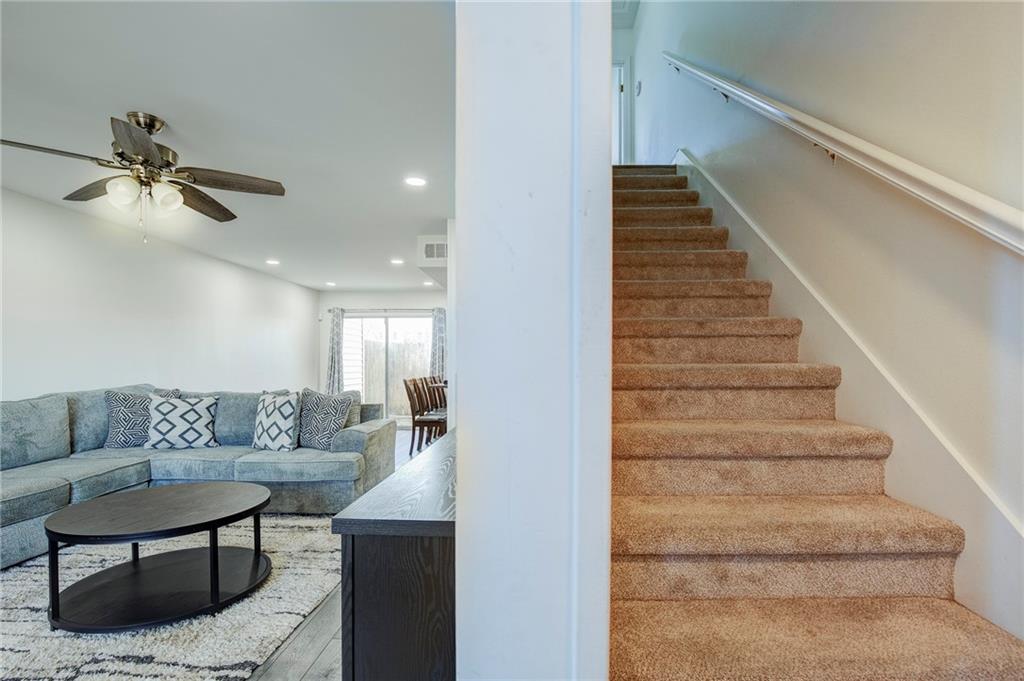 2 HOUMAS Place D