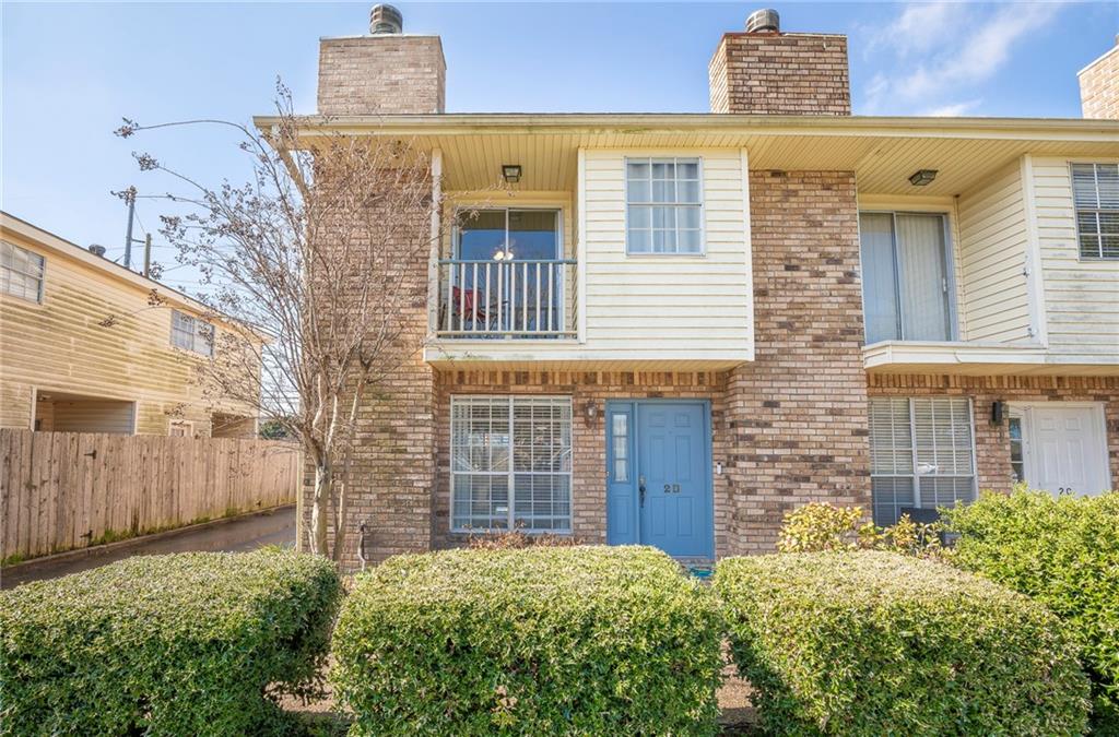 2 HOUMAS Place D