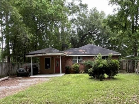 Photo of 2550 CAROLINE Street, Mandeville, LA 70448 (MLS # 2559114)
