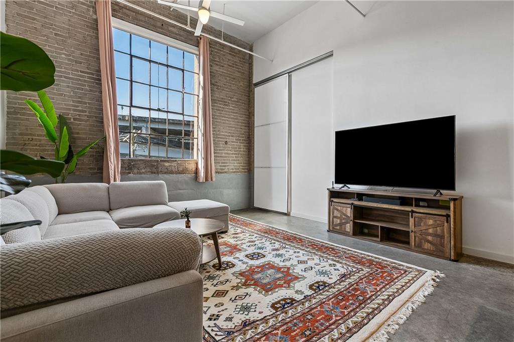 610 JOHN CHURCHILL CHASE Street L20