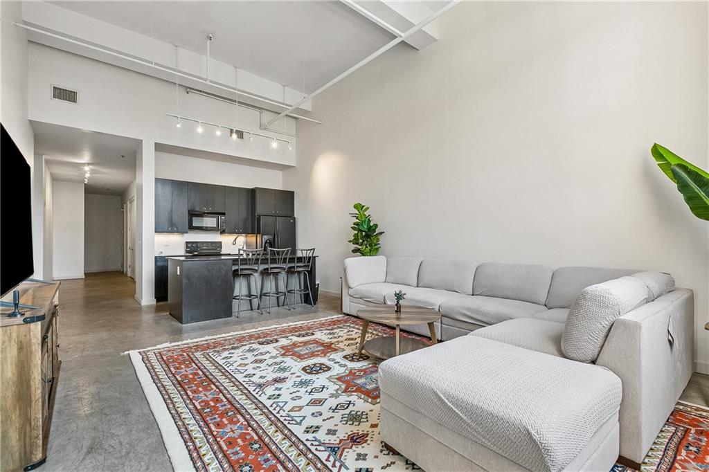 610 JOHN CHURCHILL CHASE Street L20