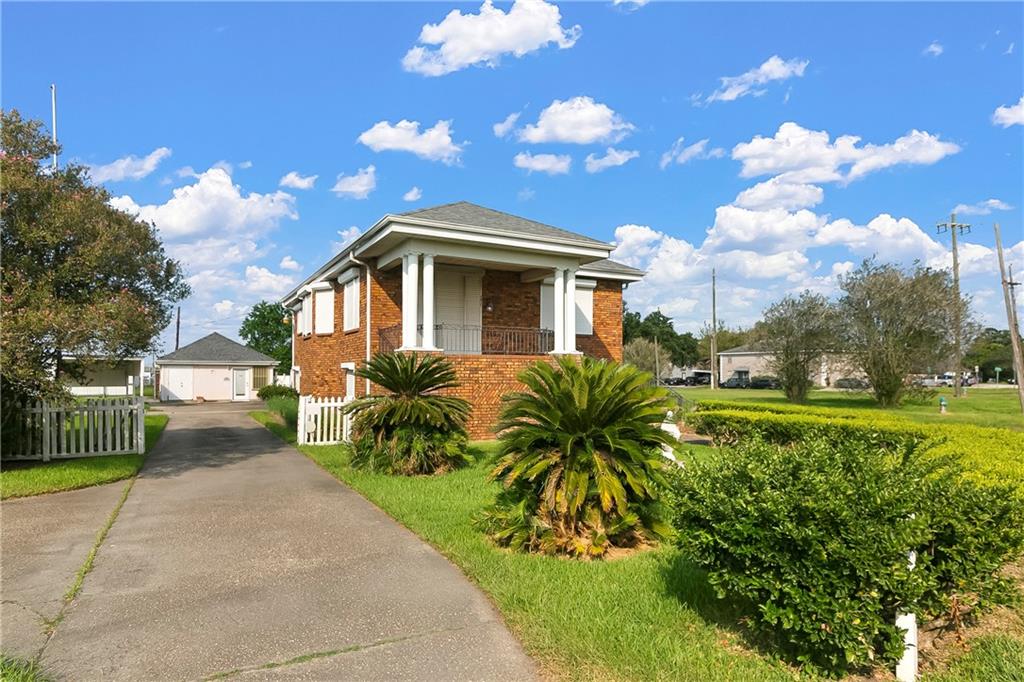 2817 E SAINT BERNARD Highway