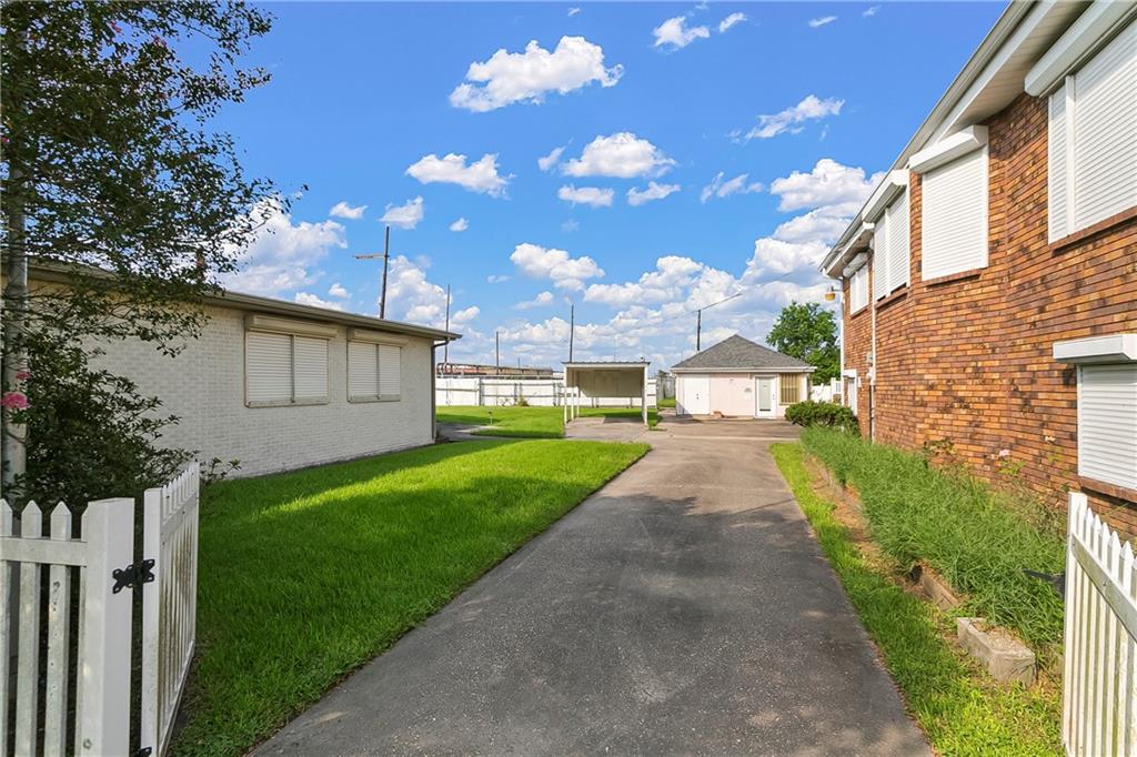 2817 E SAINT BERNARD Highway