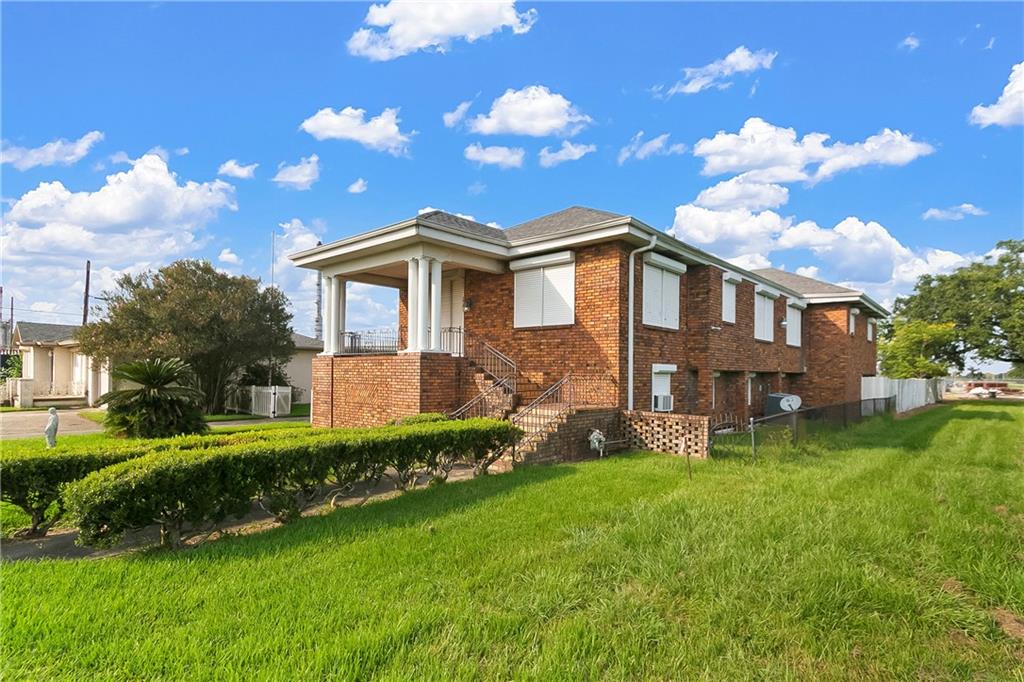 2817 E SAINT BERNARD Highway
