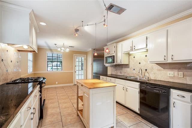 718 WILKINSON Street