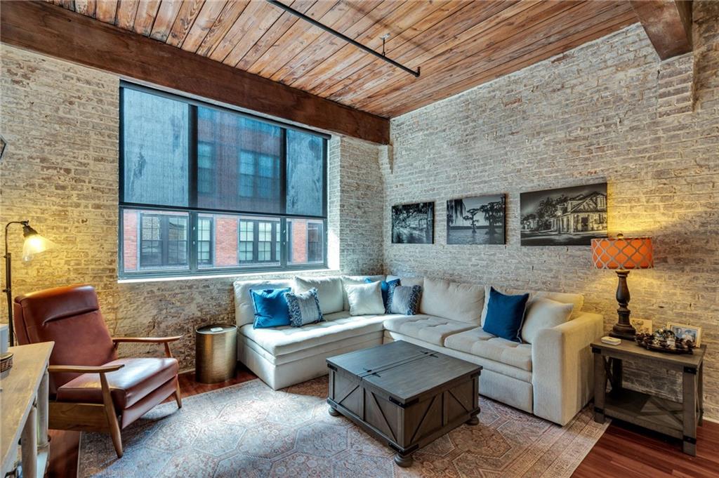 402 JULIA Street 302