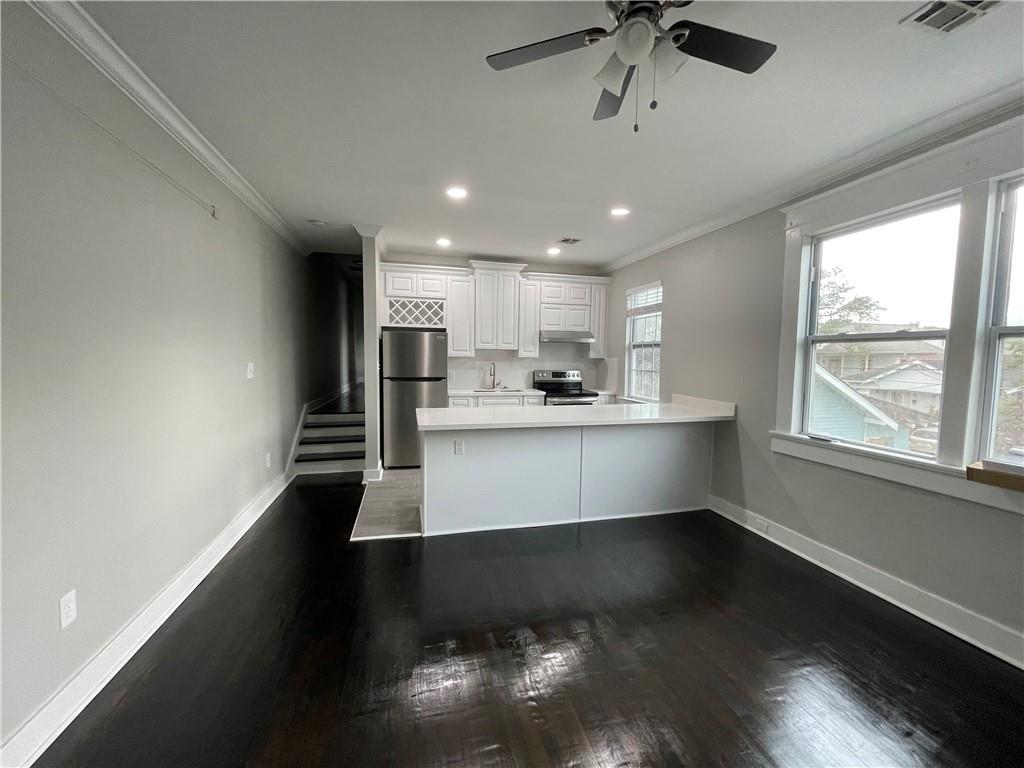 7026 S CLAIBORNE Avenue