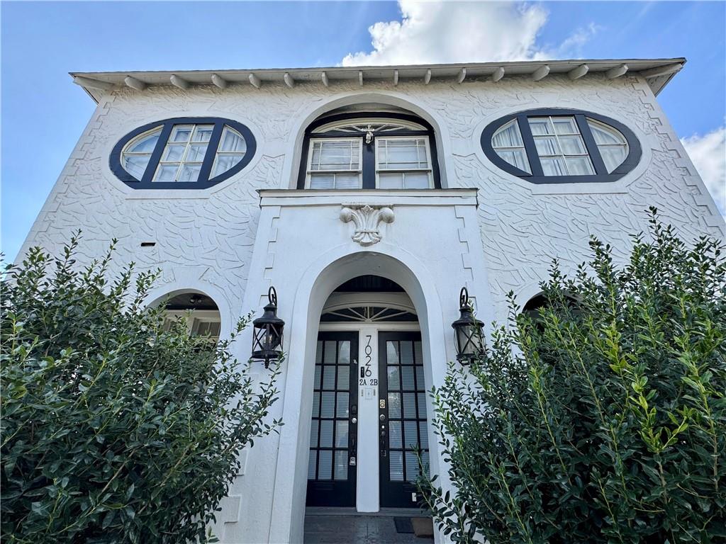 7026 S CLAIBORNE Avenue