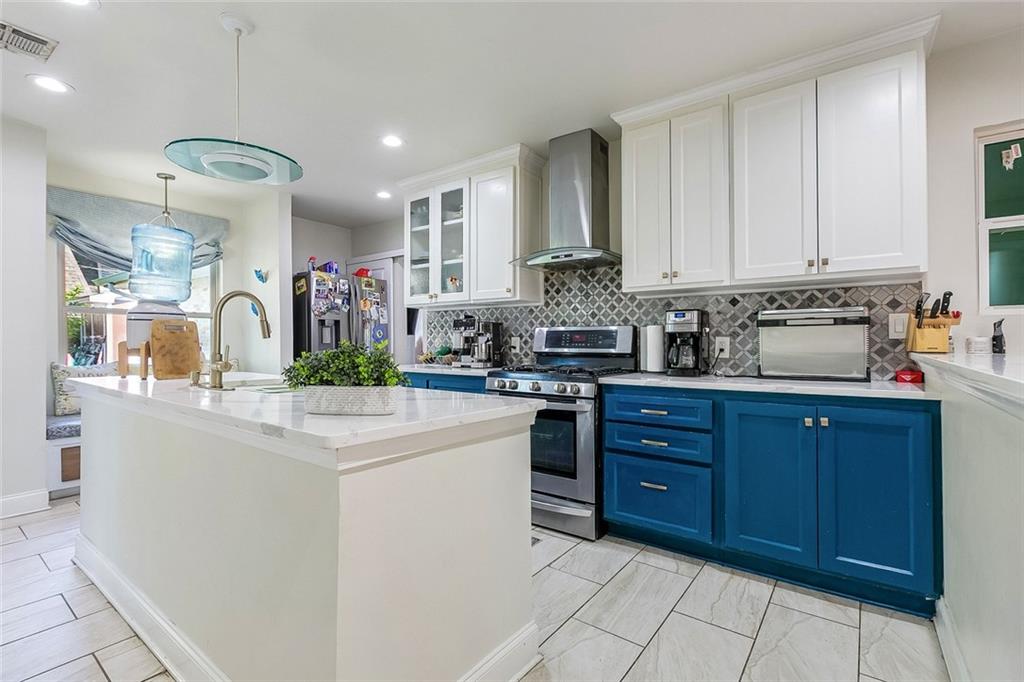 160 W HENFER Avenue
