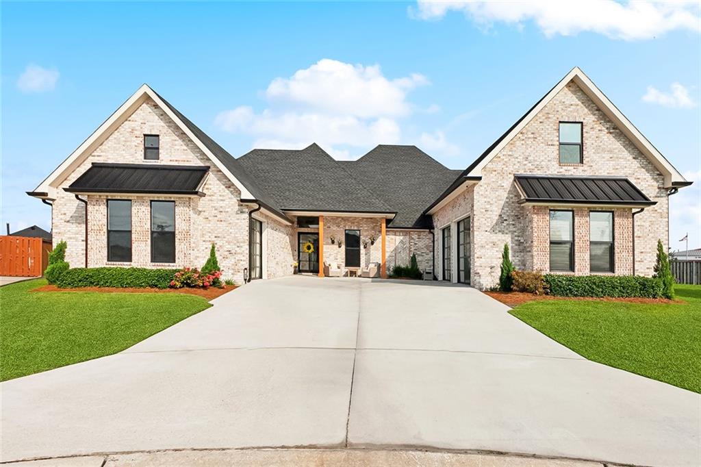 1600 HEATHERWOOD Drive