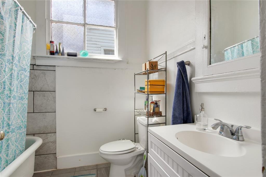 New Orleans, Louisiana 70119, United States, 2 Bedrooms Bedrooms, ,1 BathroomBathrooms,Residential,Active,113994