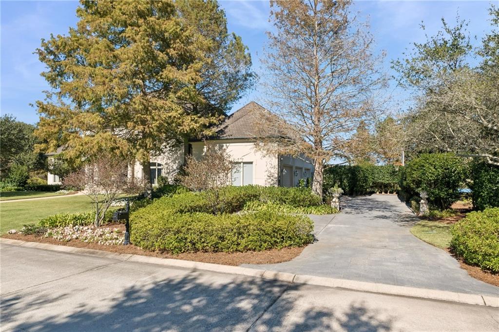 19 PEBBLE BEACH Lane