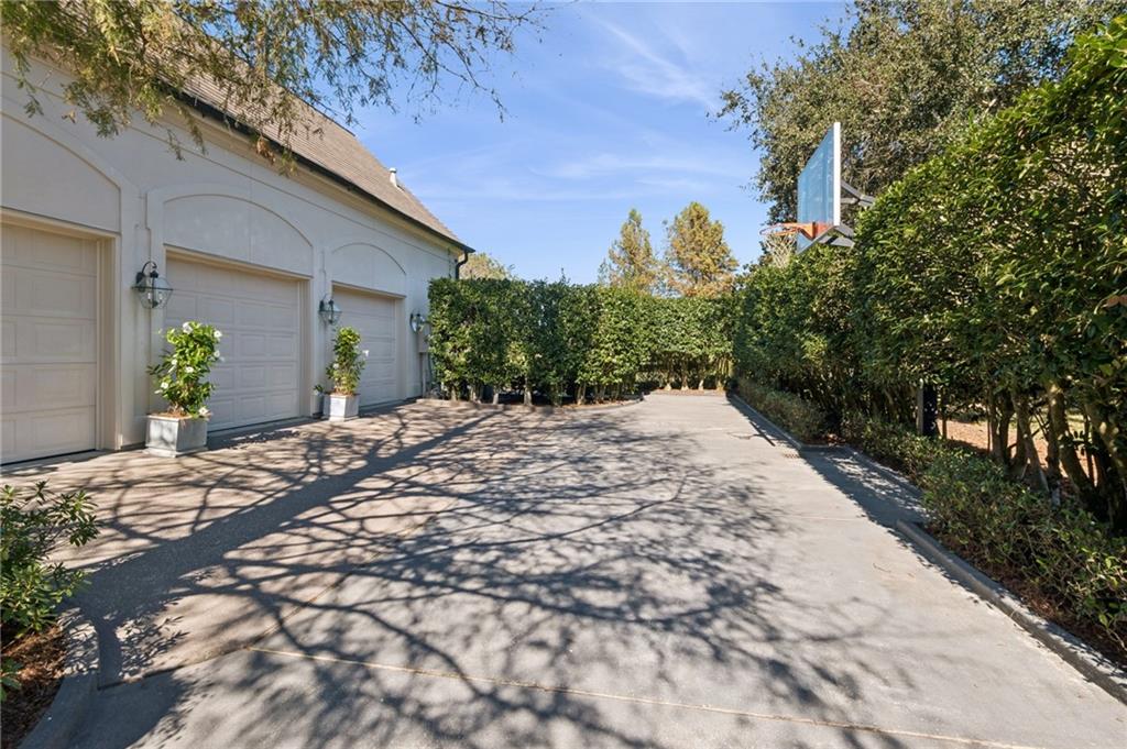 19 PEBBLE BEACH Lane