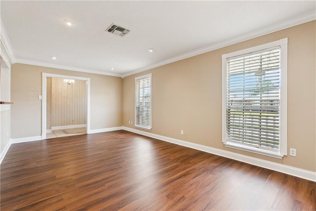 1629 YORKTOWNE Drive