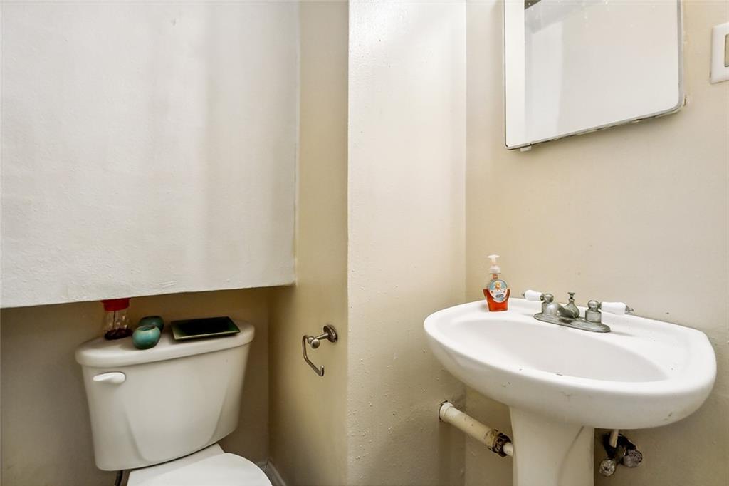 Photo 15 of 18 of 10114 PRESSBURG Street house