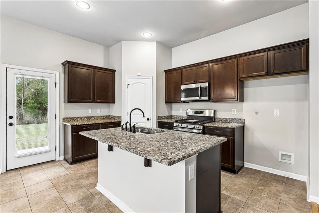 525 OAKLEY Boulevard