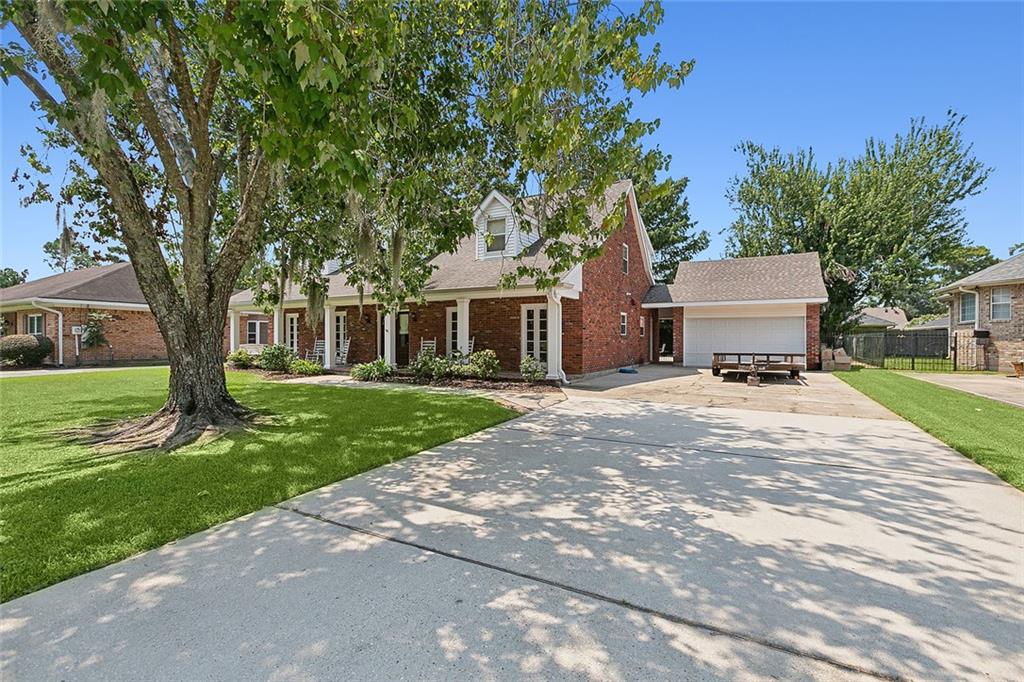 Photo 3 of 27 of 29 BELLE HELENE Drive house
