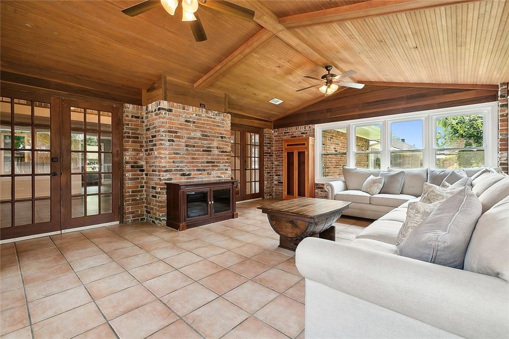 Photo 23 of 27 of 29 BELLE HELENE Drive house