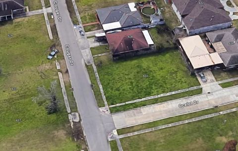 632 COUGAR Drive Arabi LA 70032