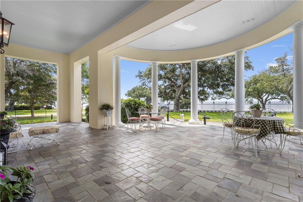 923 E SCENIC Drive