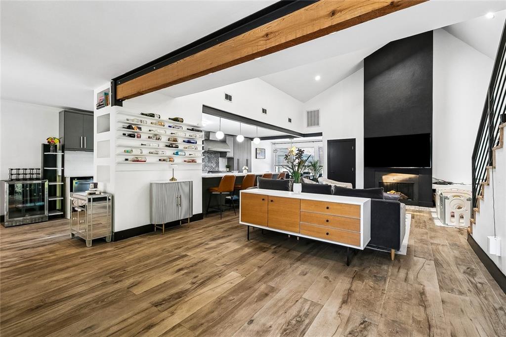 Properties 3624 N HULLEN STREET