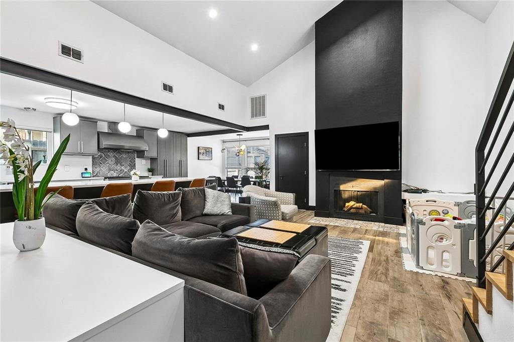 Properties 3624 N HULLEN STREET