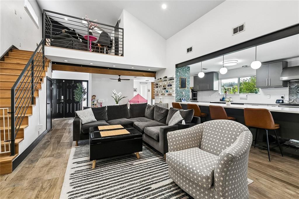Properties 3624 N HULLEN STREET