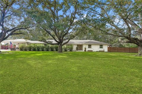 Photo of 110 OAK Drive, Covington, LA 70433 (MLS # 2545757)