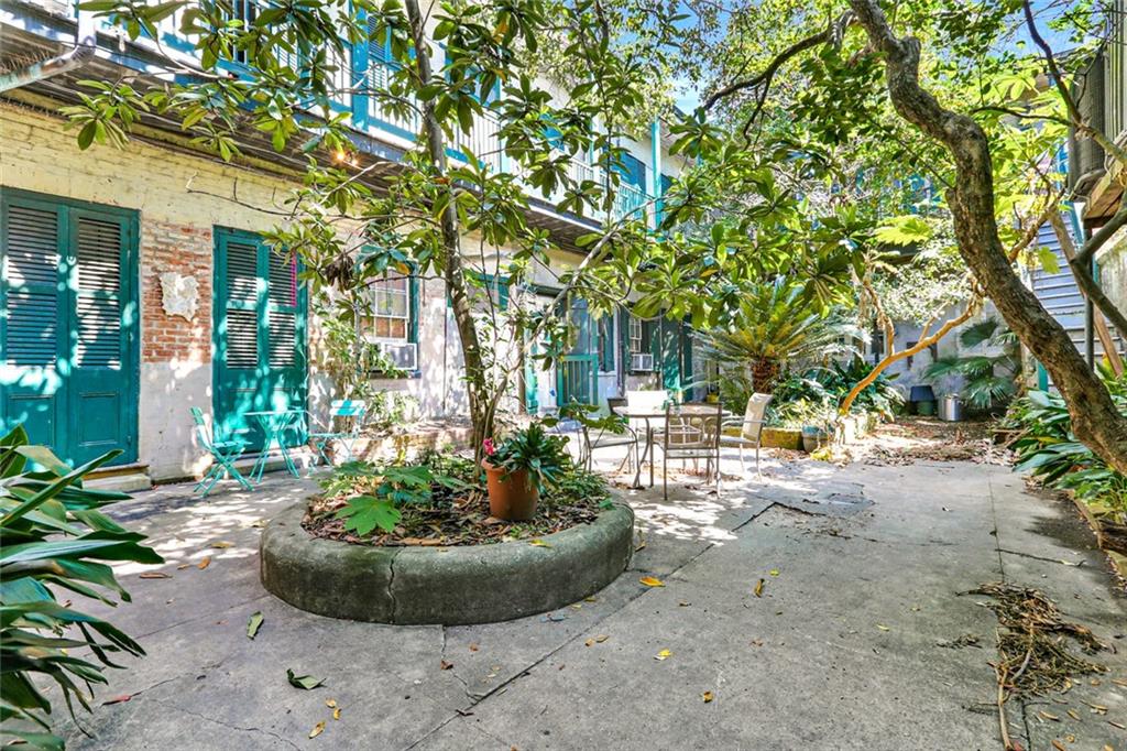 824 ROYAL Street