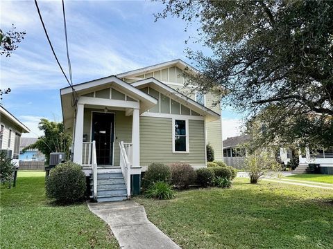 4305 ST BERNARD Avenue New Orleans LA 70122