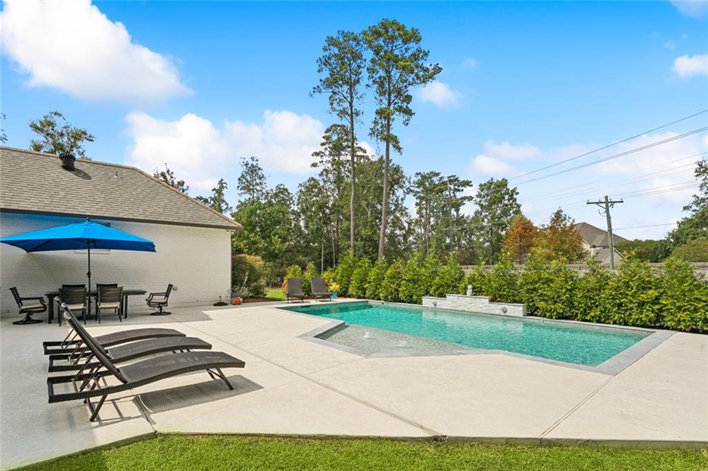 56 JUNIPER CT Court