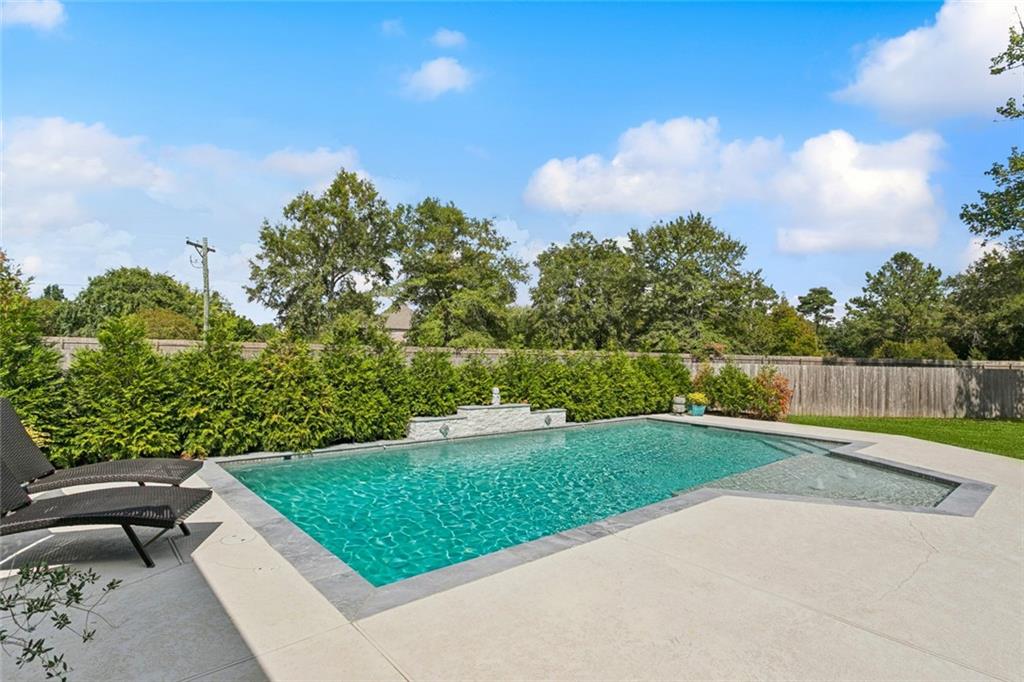 56 JUNIPER CT Court
