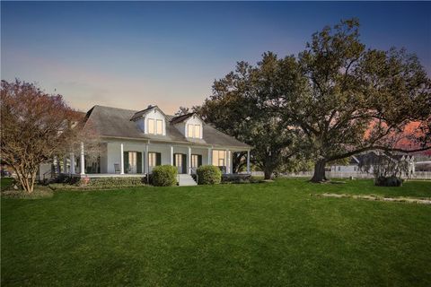 10 PECAN GROVE Lane Meraux LA 70075