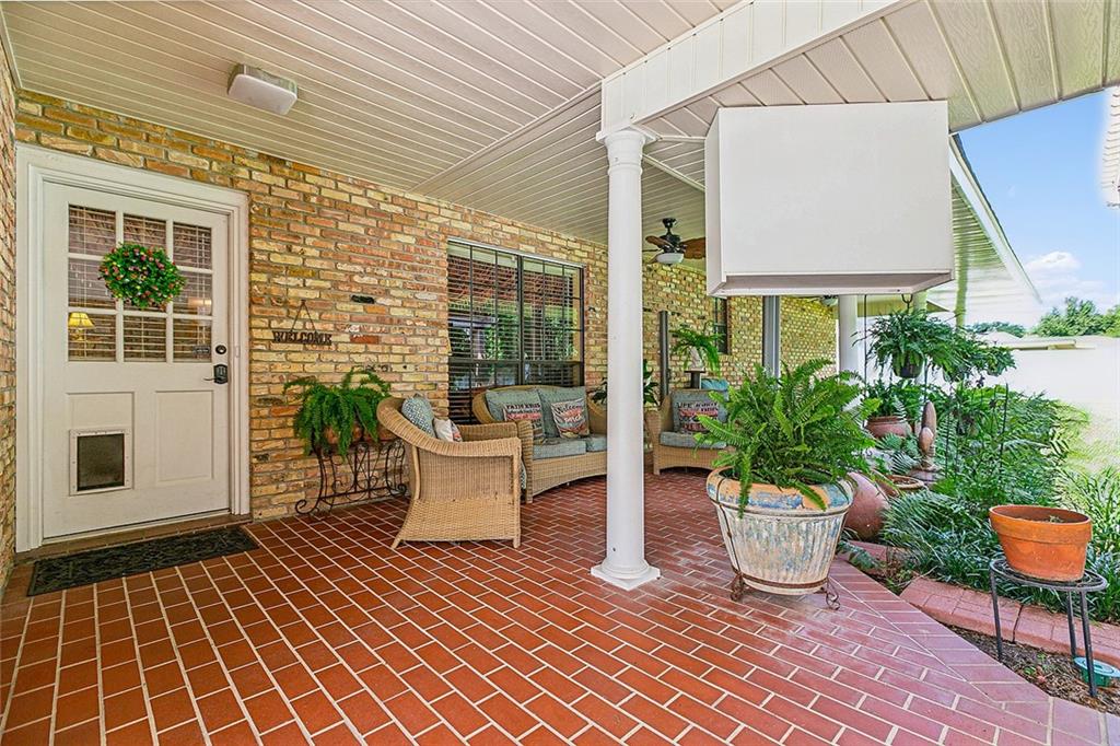 Photo 18 of 21 of 716 E NEAL Street house