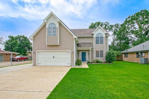 Photo of 121 SAINT JOHN Street, Luling, LA 70070 (MLS # 2558781)