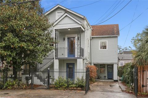 1735 DELACHAISE Street New Orleans LA 70115