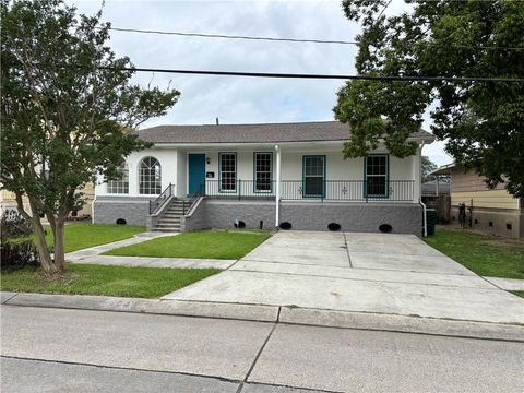 564 OAKWOOD Drive Gretna LA 70056