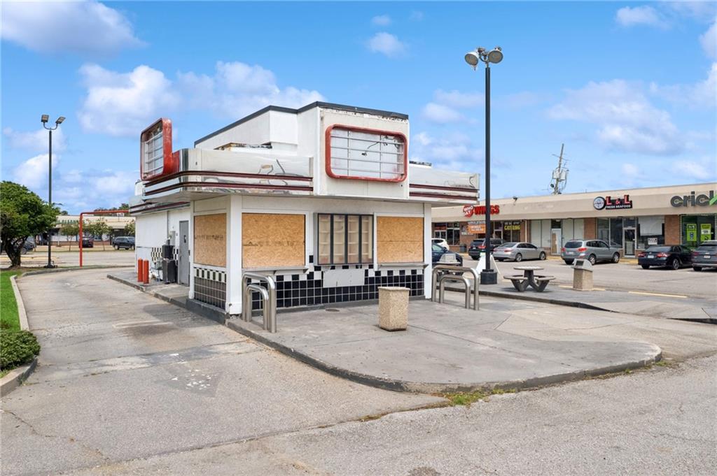 Photo 1 of 11 — 3102 LOYOLA Drive, Kenner, LA 70065