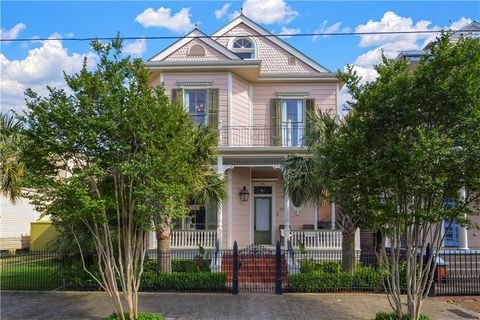 221-23 PELICAN Avenue New Orleans LA 70114