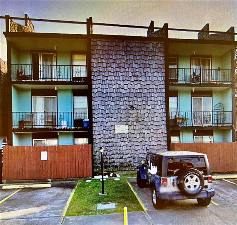Photo 1 of 11 — 3004 9TH Street 104, Metairie, LA 70002