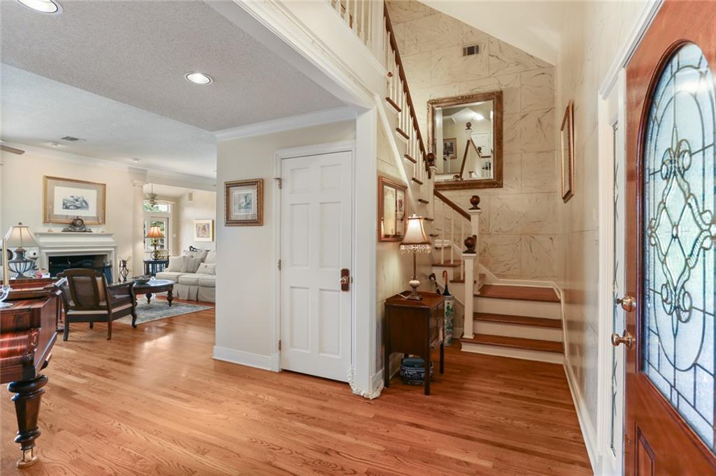 6 MARY RIDGE Court