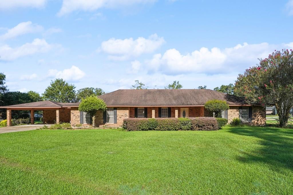 807 COURTNEY Drive