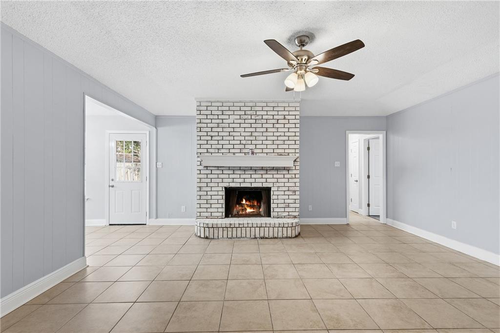 1912 WILLIAMSBURG Drive