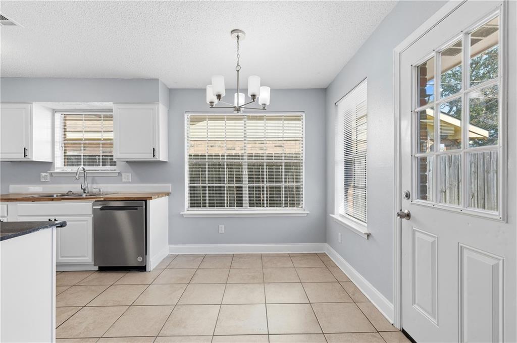 1912 WILLIAMSBURG Drive