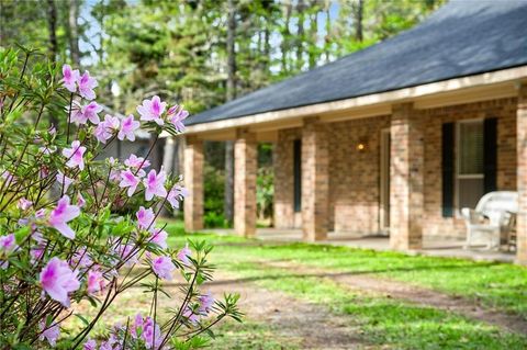 Photo of 33 ELIZABETH Drive, Covington, LA 70435 (MLS # 2548743)