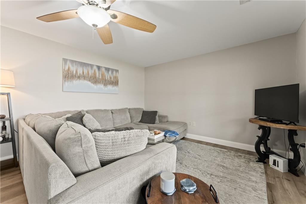 1003 W UNIVERSITY Avenue