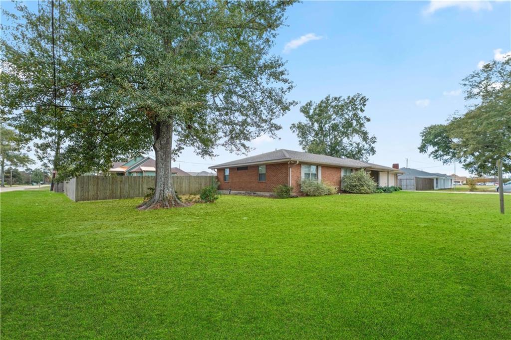 1003 W UNIVERSITY Avenue