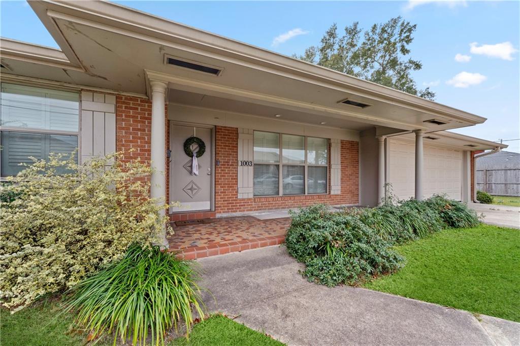 1003 W UNIVERSITY Avenue